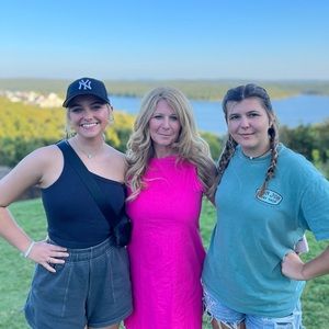 Meet your Posher, Hillary